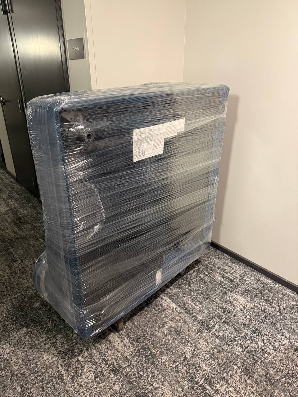 Wrapped office furniture - view 2