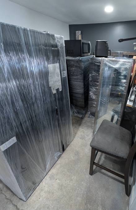 Storage area with furniture - view 2